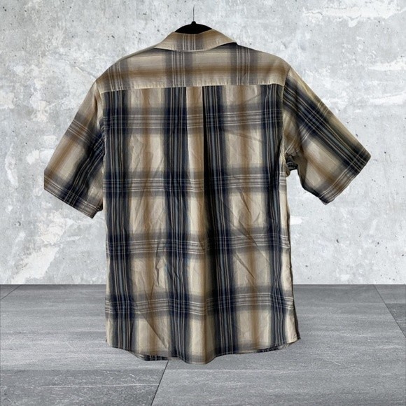 Woolrich Men’s Short Sleeve Sport Shirt Sz. Medium EUC - Picture 7 of 7